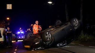 Automobilist slaat over de kop in Vinkeveen