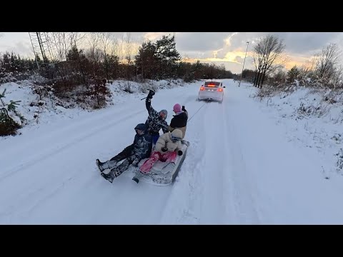 MET EEN MATRAS DOOR DE DIEPE SNEEUW!❄️ #4528#4529#4530