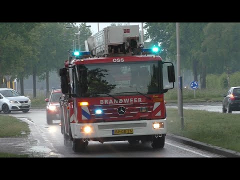 Prio 1 HW 21-3151 met spoed naar verschillende meldingen in Oss