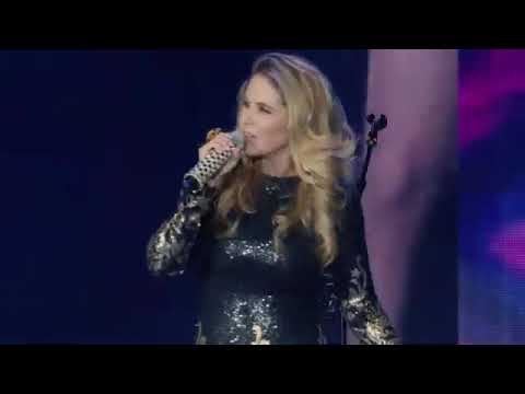Lucerito "Con Tan Pocos Años" en concierto
