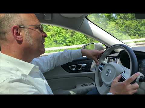 BMW 330 e vs. Volvo V60 T6 AWD Recharge: Test duel in the premium plug-in hybrid mid-size class