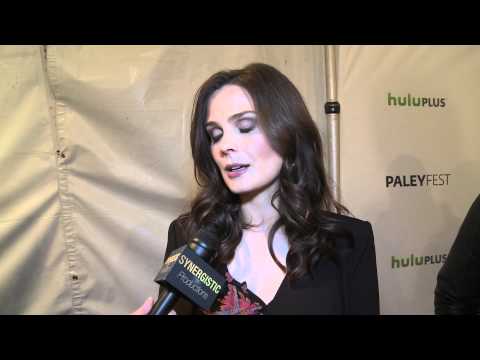 Bones - Emily Deschanel - Brennan's Pregnancy vs Her Own