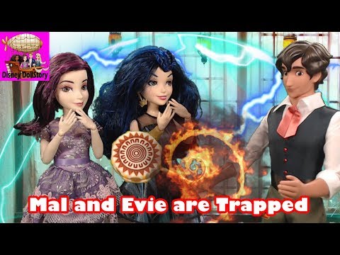 Mal and Evie are Trapped - Part 1 - Descendants in Avalor Disney