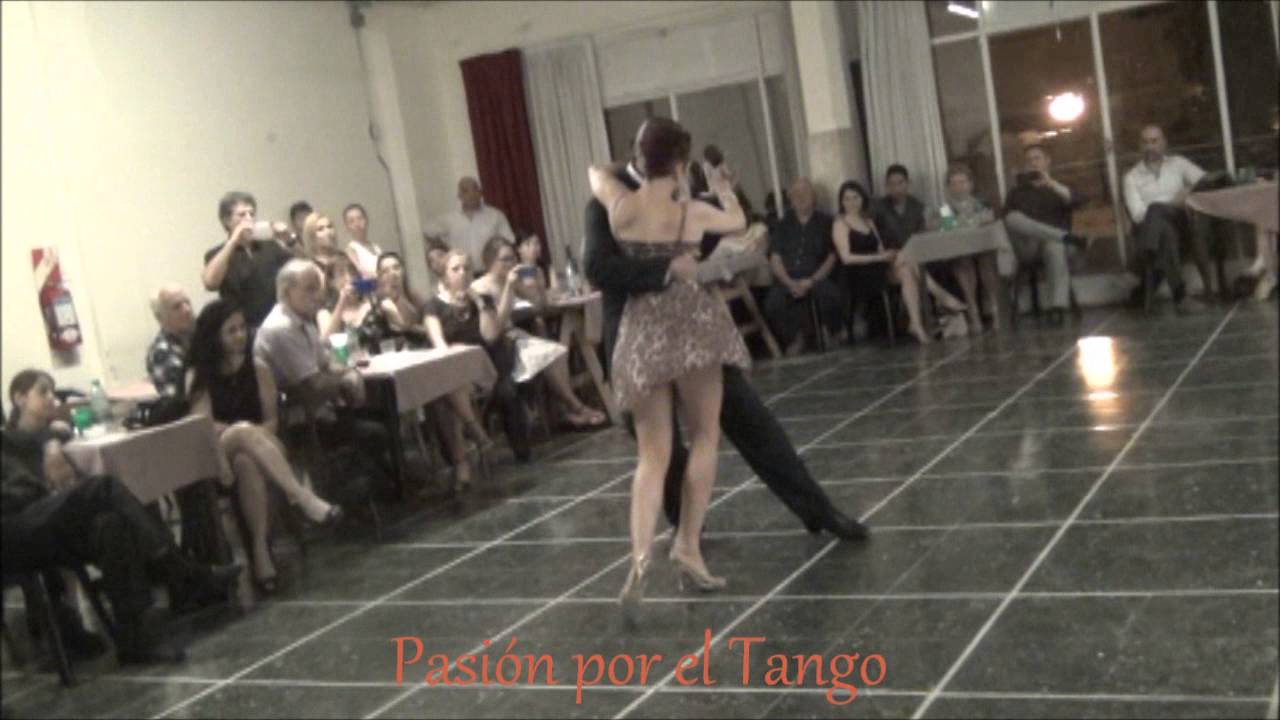 ALEJANDRA GUTTY y PANCHO MARTINEZ PEY Bailando el Tango ENSUEÑOS en FLOREAL MILONGA