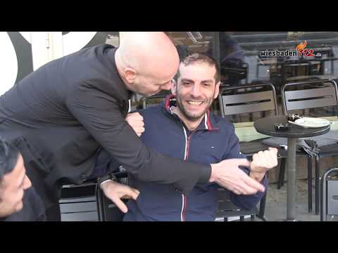 Fahndungs- und Sicherheits-Aktionstag: Taschendieb Giovanni Alecci "klaut" in Wiesbaden