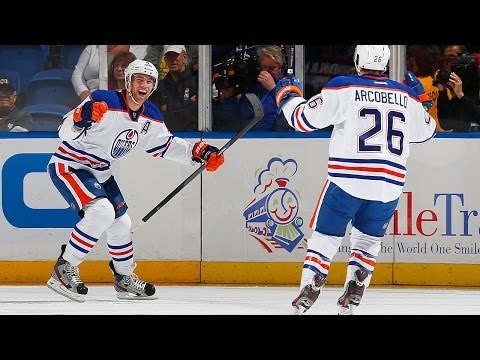 Hall scores 2 goals in 8 seconds