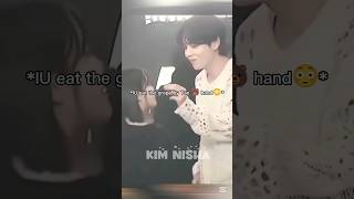 Download lagu IU eating grapes with Tae's 🐻 hand🥺#v #taehyung #bts mp3