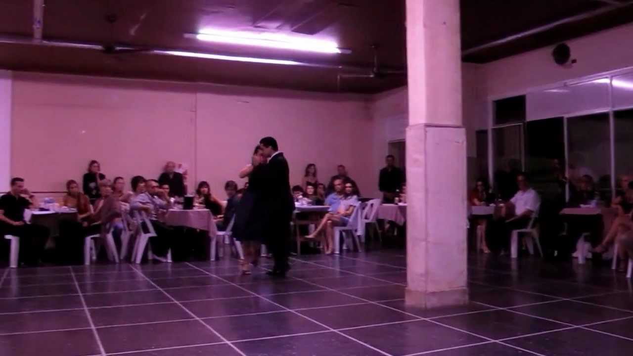 Facundo de la Cruz y Paola Sanz - FLOREAL - Milonga - Por la Huella ( R.Biaggi)