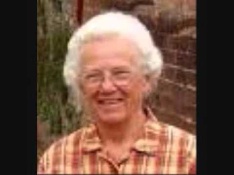 Helen Roseweaere Miksi kärsimys sallitaan