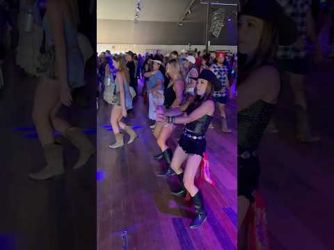 THE WOBBLE Line Dance @ Stagecoach #bootscootin