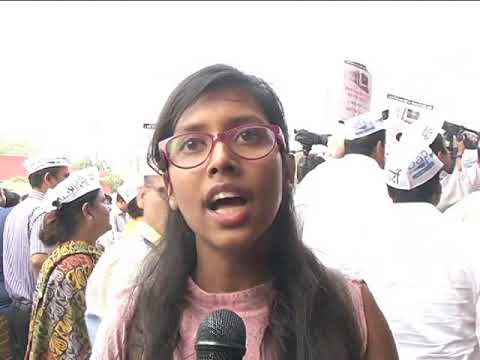 AAP Kiraya Satyagrah Campaign at Vishvavidyalaya Metro Station Against Fare hike