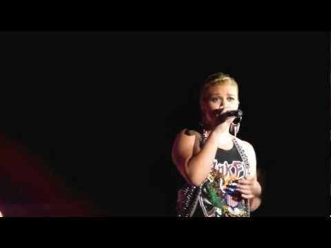 Kelly Clarkson - Everytime [Britney Spears Cover] (Las Vegas)