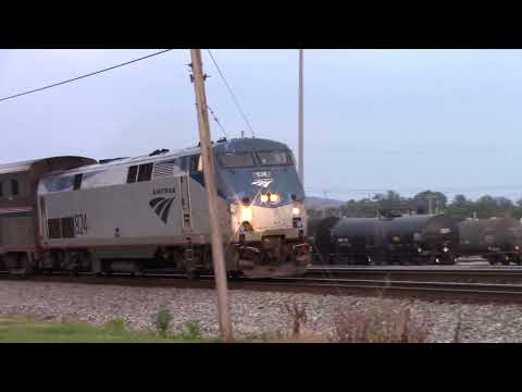 Amtrak Sounds Horn for Stopped Train! #trains #csx