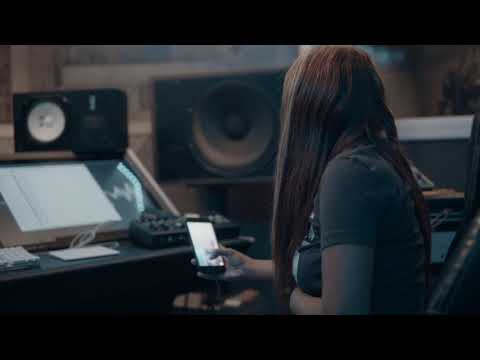 Behind the scenes of Jatavia Akiaa in the studio