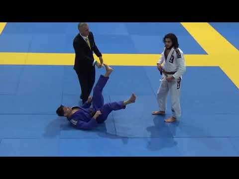 Omar Rashid vs Adriano Stimamilio - IBJJF European Open 2017 - Brown Master 1 - Light