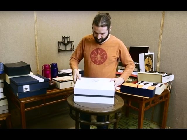 Обзор: наборы чайной посуды, термосы, керамический чайник для воды.