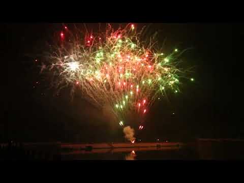 Red and Green Crossette Firework Effect #EpicFireworks