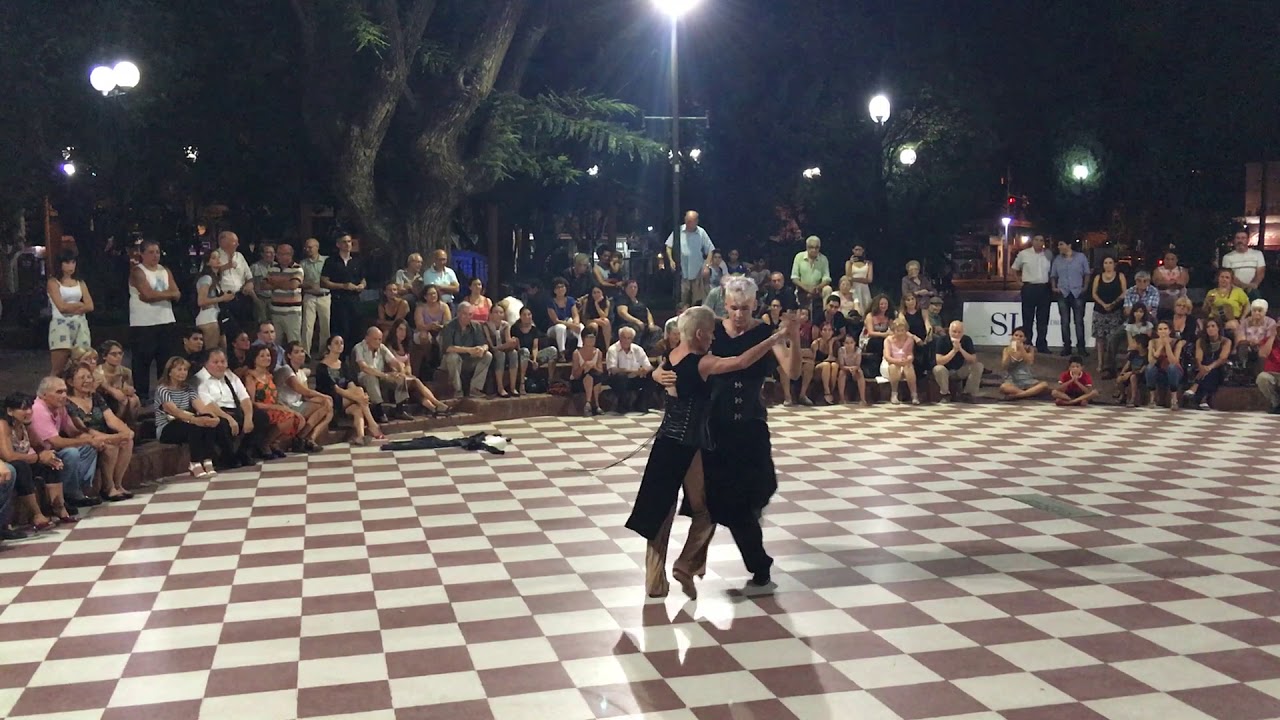Milonga en la plaza de Martinez show de Juampi Ramirez y daniel Arroyo