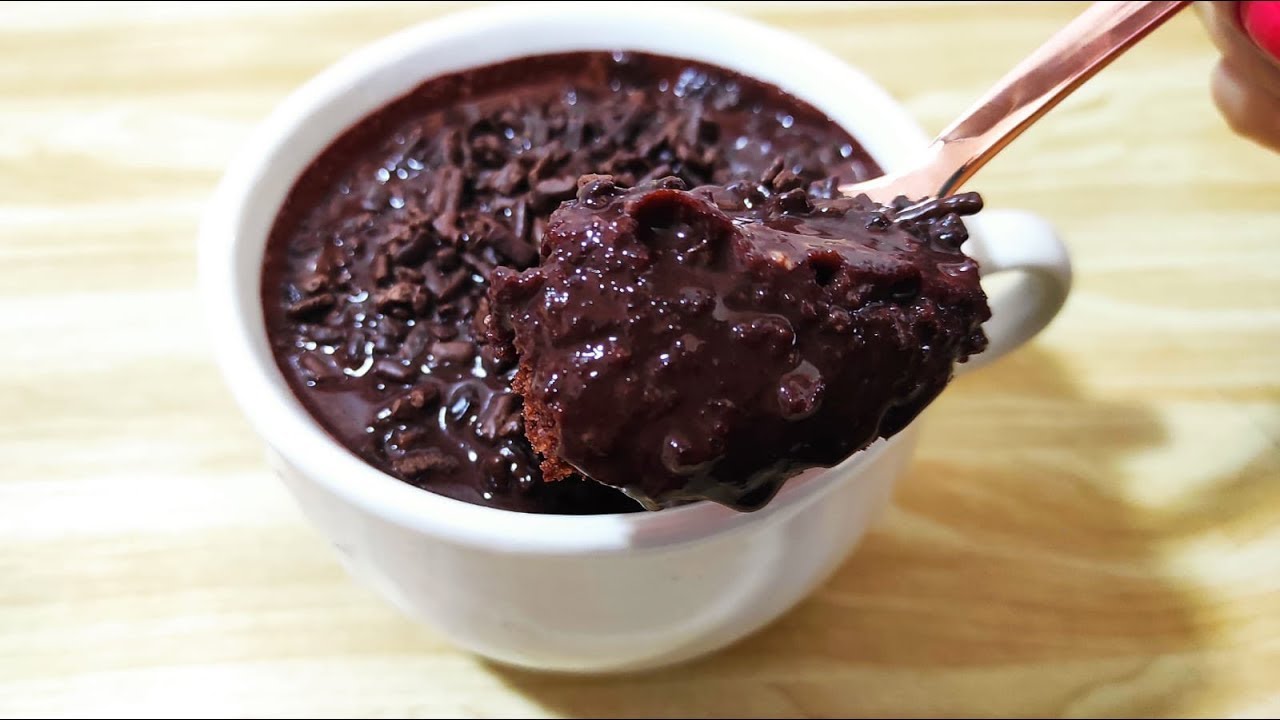 A MELHOR RECEITA DE BOLO DE CHOCOLATE DE CANECA - SEM OVO - MOLHADINHO 😍🤤