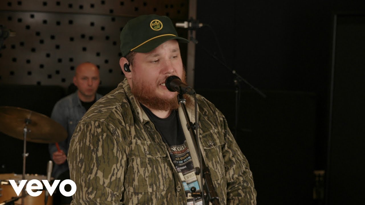 Luke Combs live performance in 2026