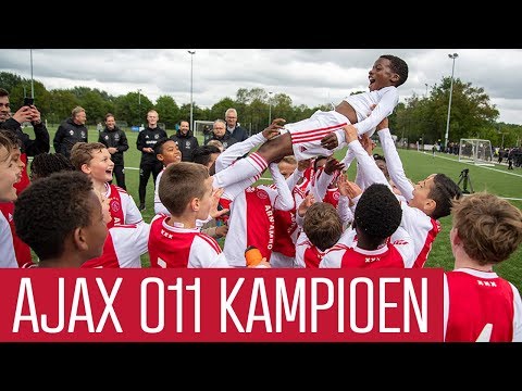 Kampioensfeest voor Ajax O11 na winst op AZ
