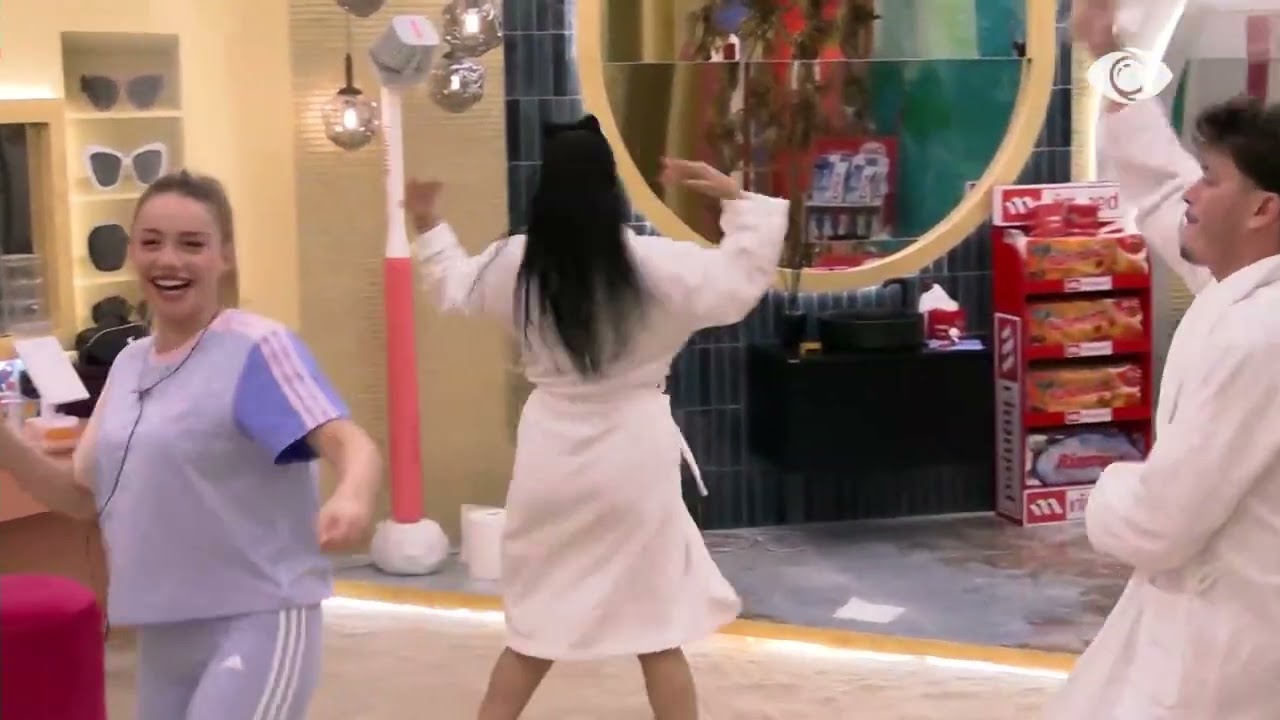 Banorët nisin ditën me energji pozitive, kërcejnë së bashku