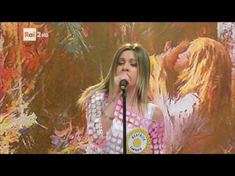 Beatrice Pericoli a mezzogiorno in famiglia interpreta Avrai di Claudio Baglioni