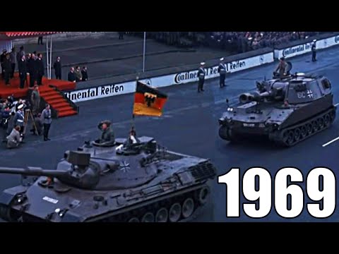 Große Militärparade/Waffenschau der Bundeswehr auf dem Nürburgring 1969 - Wachbataillon/Musikkorps