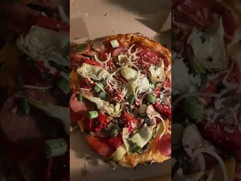 Me N Ed’s Pizza Parlor #artichoke #pizza  #salad lunch ideas