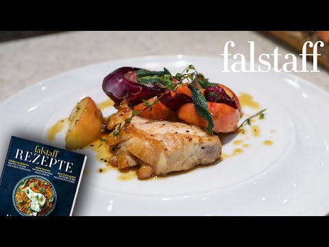 Schweinskoteletts mit gebratenem Apfel und Salbei