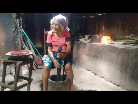 Dona Alzira torra  café desde os 10 anos de idade ☕ /  Canhotinho / PE