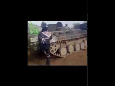 حرق دبابة بي ام بي تابعة لقوات النظام من قبل كتيبة قوافل الشهداء التابعة لكتائب أحرار الشام في مدينة خان شيخون في ريف إدلب