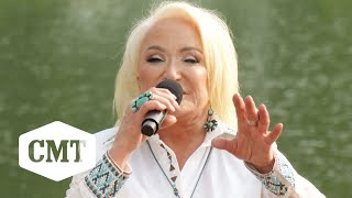 Tanya Tucker Performs &quot;Delta Dawn” | CMT Summer Sessions