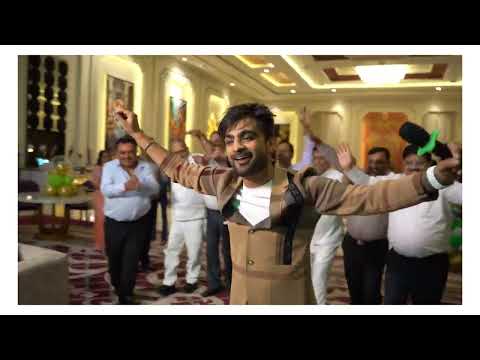 anchor john  party host 