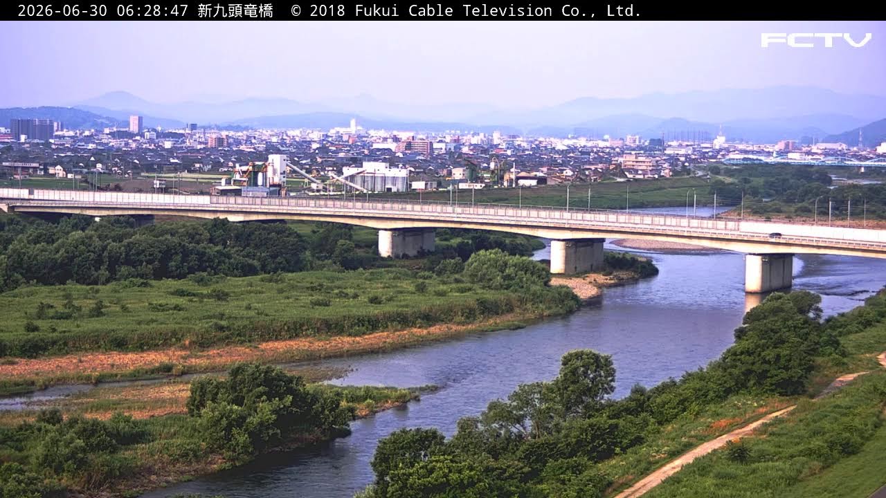 Live webcam view of Shin-Kuzuryu Bridge over the River