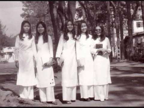 Thể hiện bởi Xuân Phú