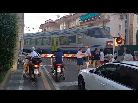 Passaggio a livello Pietra Ligure (SV) - Level crossing - Bahnübergang