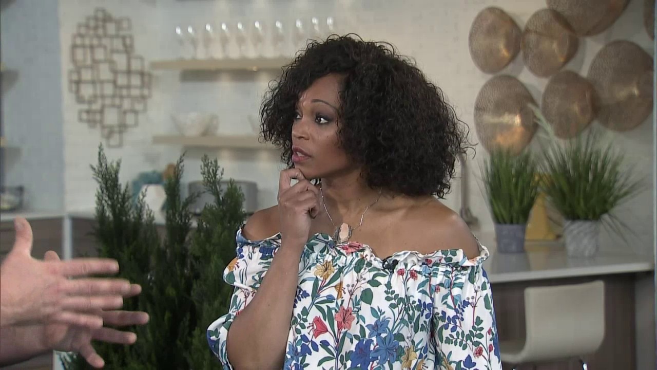 An easy-to-read companion planting chart for any vegetable garden