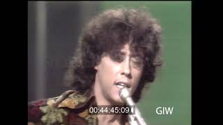 Arlo Guthrie performs &quot;Coming Into Los Angeles&quot;