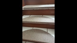 Stufenmatte Teppich-Aufkleberreste von der Treppe entfernen