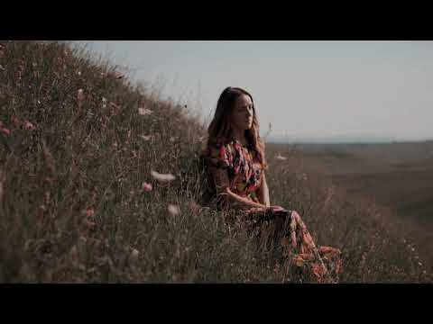 Andreea Irimiciuc - Plecat pe genunchi (Official Video)