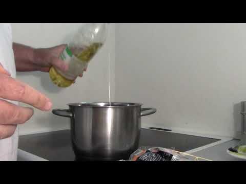 MongoTV_2781 - Mongo Madskole - HØNSEBOUILLONSUPPE Med Nudler - Løg og Gulerødder