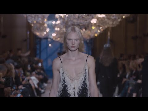 Louis Vuitton Fashion Show 2022 (SS22) Paris Fashion Week 👗