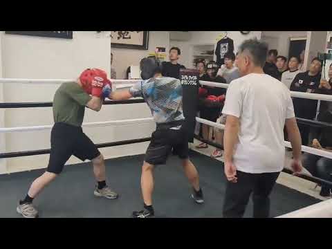 マイティナックルジムスパーリング大会！南柏店友田選手青グローブ1R目