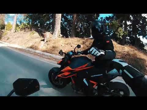 KTM 1290 Super Duke R 2020 & 890 Duke R - Wheelies, close calls and beautiful landscape