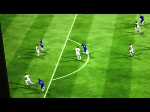 Radamel Falcao qui marque le plus beau but de la saison