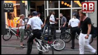 preview picture of video 'Aanhouding fietser Zijlstraat Haarlem 1 juli 2010'