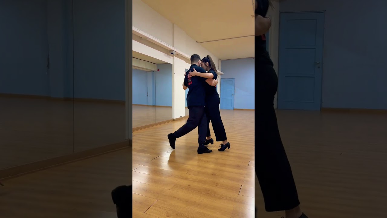 Video thumbnail for Camila Alegre Ezequiel Lopez Tango Rojo Bologna 07.03.2025