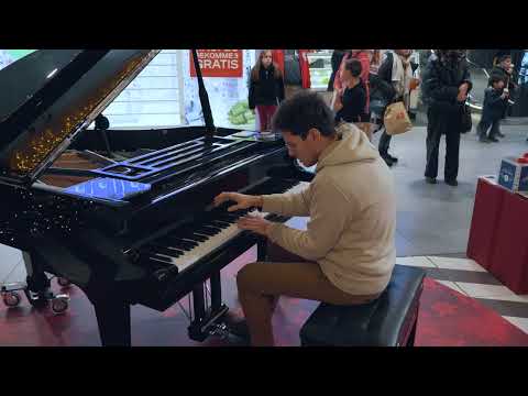 THOMAS KRÜGER – DARK AMÉLIE | Yann Tiersen (Public Piano in Shopping Center)