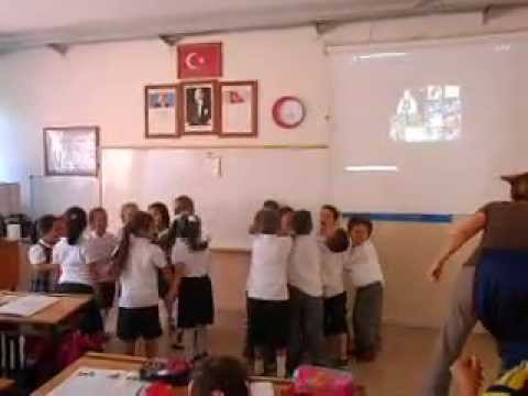 Kurban Bayramı Kutlaması - Barış Amcamızın şarkısında dans ederken